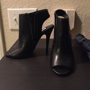 Never worn Steve Madden heels