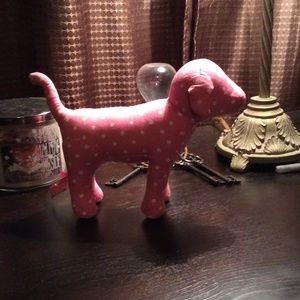 A pink vs dog
