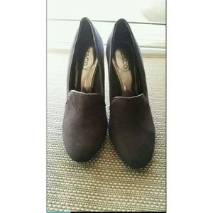 Stylish Black Heels!