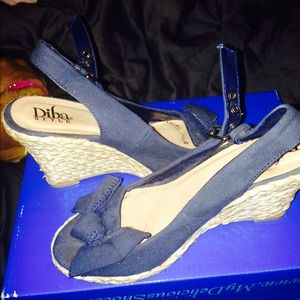 Navy bow wedges