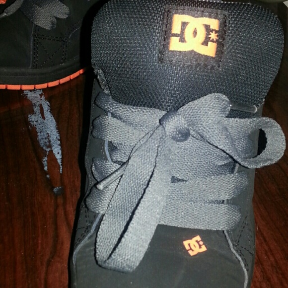 Dc boarder shoes in boys 6.5 - Picture 3 of 3
