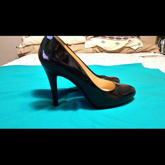 Jessica Simpson pumps