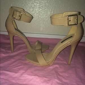 Nude ankle strap heels, height: 4.75