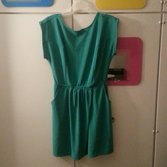 Green dress with cut out back - Picture 1 of 3