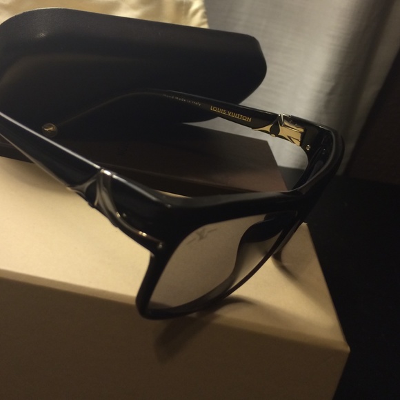 Louis Vuitton sunglasses : authentic sunglasses - Picture 2 of 4