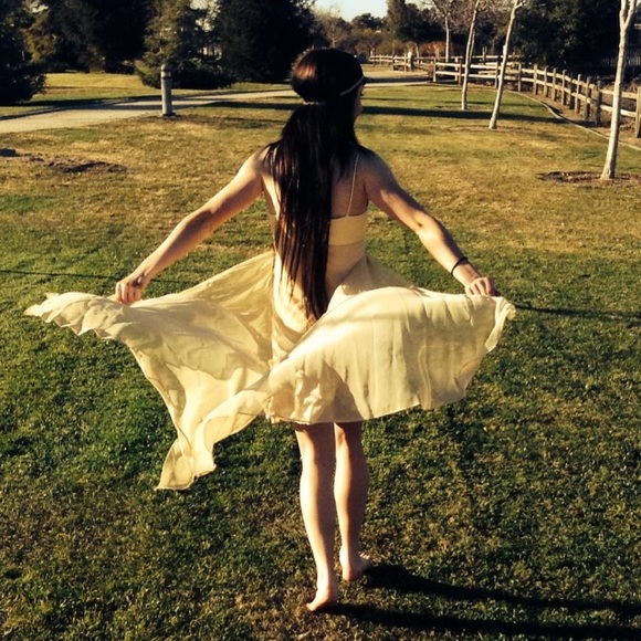 HOST PICK 🎉Gorgeous high low golden dress - Picture 3 of 4