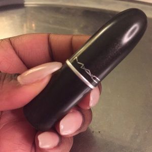 Brand New MAC lipstick 💄 "Creme D'Nude"