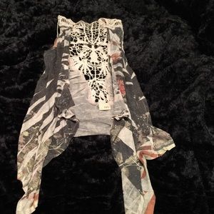 Fashionable sleeveless vest!