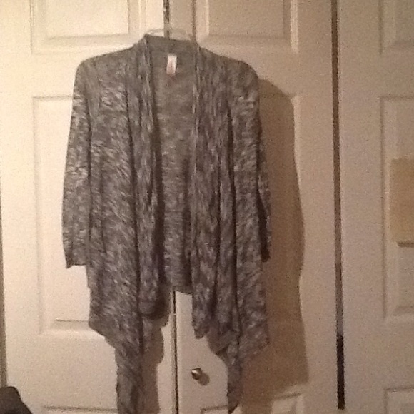 No Boundaries Sweaters - No boundaries top/sold in bundle