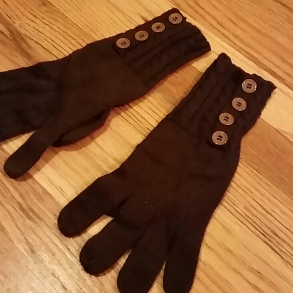 Knitted gloves with decorative buttons