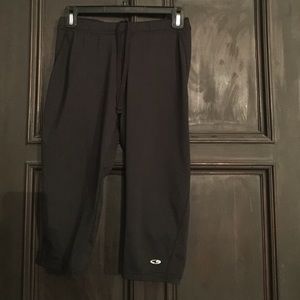 Sporty Running Capris with Hidden Pocket
