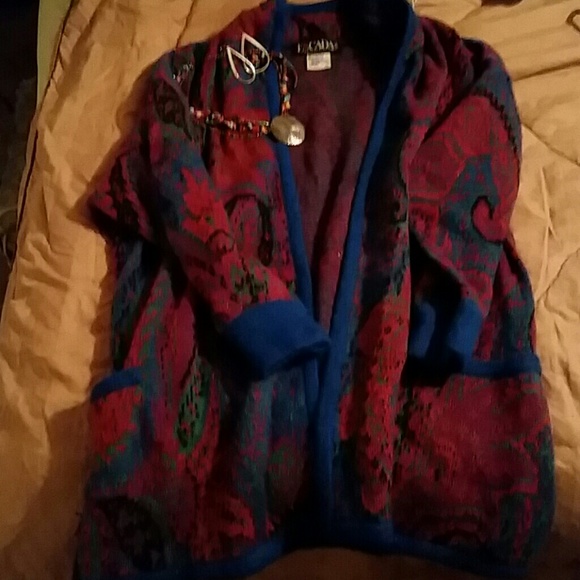 EscadBeautiful blue red patterned cardigan sweater