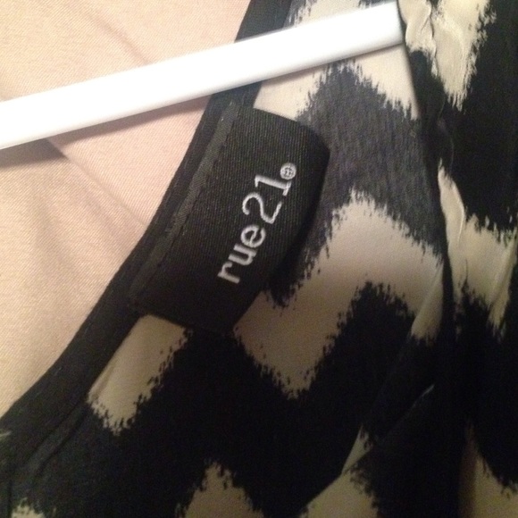 Chevron Black and Tan dress - Picture 2 of 3