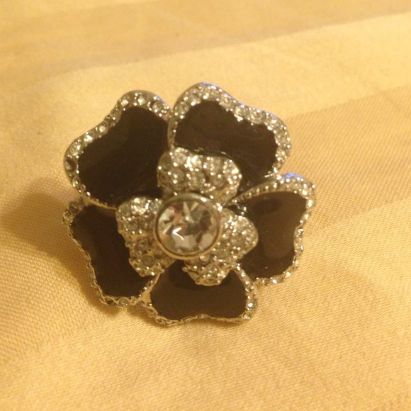 Black flower ring