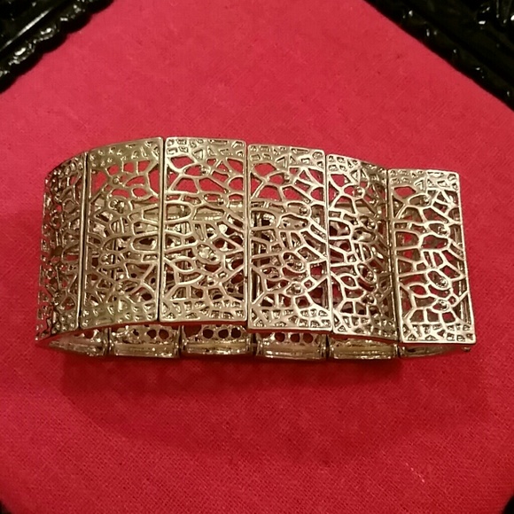 Silver filigree stretchy bracelet