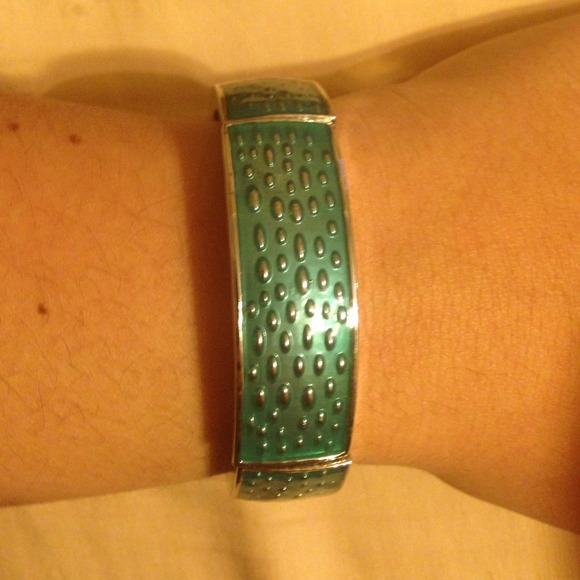 Lia Sophia teal stretch bracelet