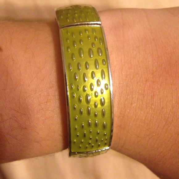 Lia Sophia bright green stretch bracelet