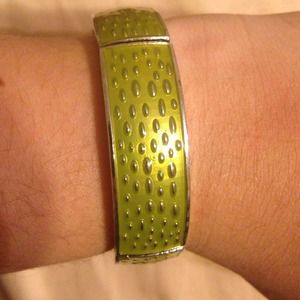 Lia Sophia bright green stretch bracelet