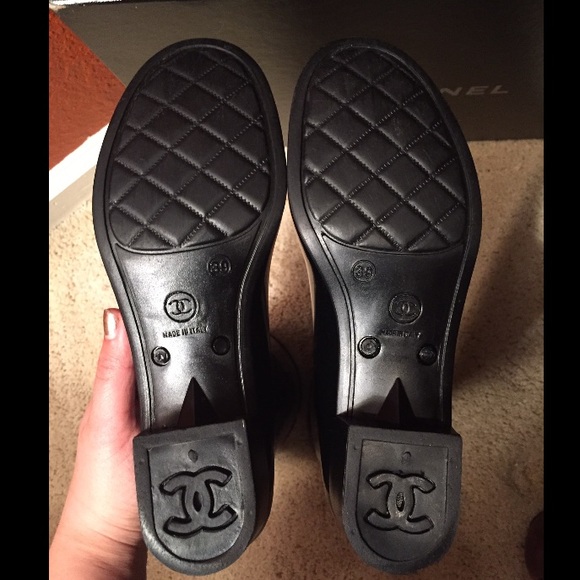 🚫SOLD🚫 Chanel Camellia Flower Rain Boots - Picture 2 of 4