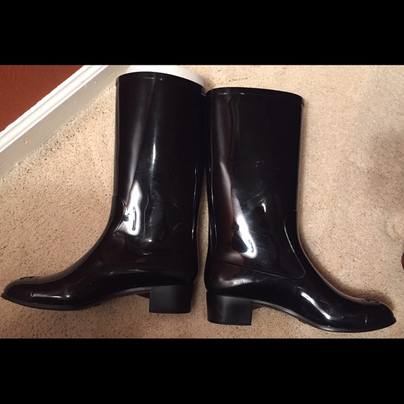 🚫SOLD🚫 Chanel Camellia Flower Rain Boots - Picture 3 of 4