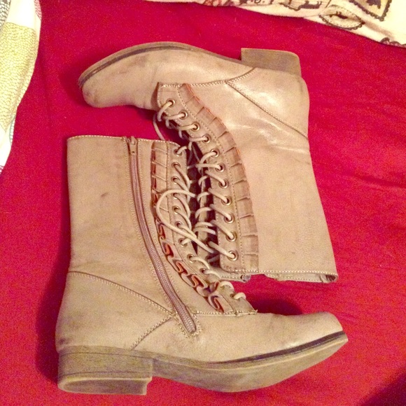 Size 7: Terri Ruffled Boots Lace-Up Flat Boot