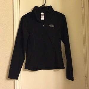 Black north face pull over