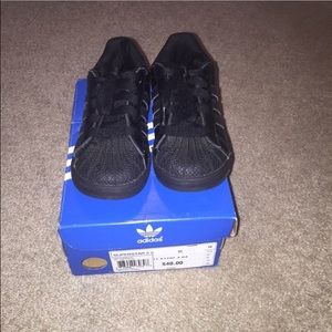 Black Shell Toe Adidas (Toddler)