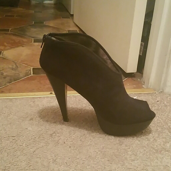 Black peep toe heel - Picture 3 of 3