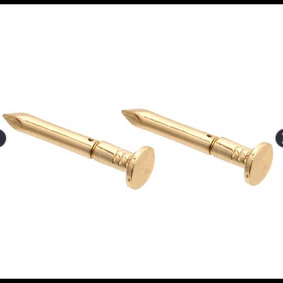 🎉NEW🎉 Very cool nail stud earrings.