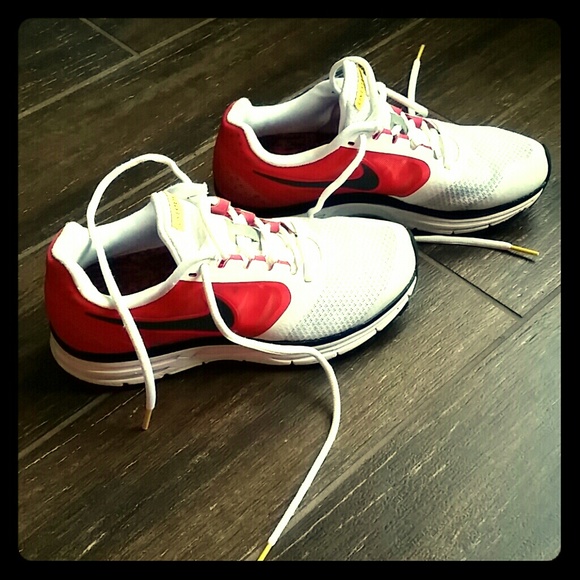 LIVESTRONG NIKES size 6.5