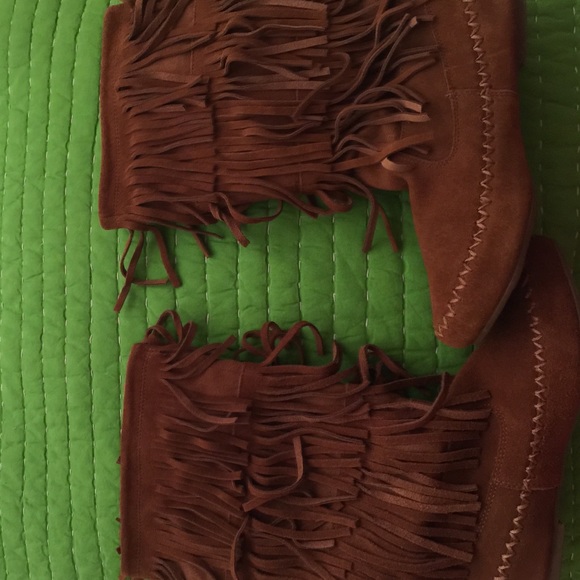 NWT fringe camel color boots