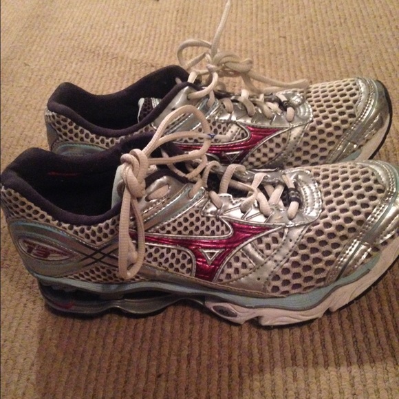 mizuno wave creation brown