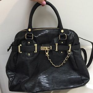 Stylish black Steve Madden purse!