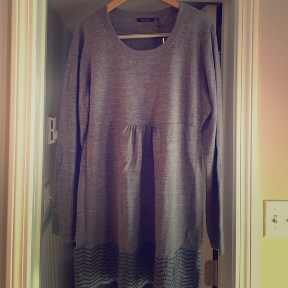 Daisy Fuentes Great dress top!!