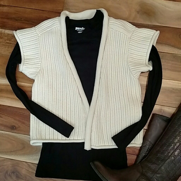 Old Navy Cropped cable knit sweater