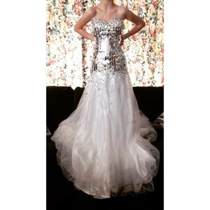 Tony Bowls size 2. Corset back.