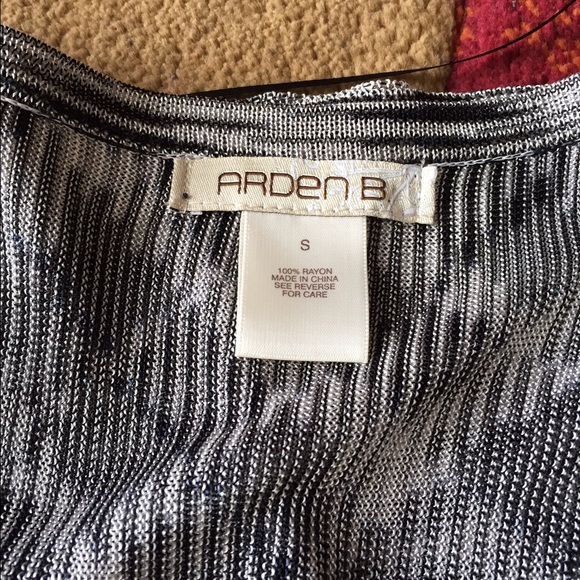 Black White and Grey 100% Rayon Tunic Top - Picture 2 of 3