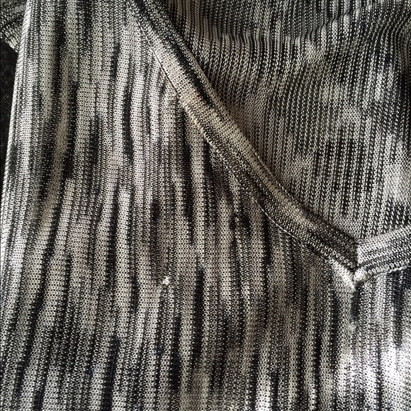 Black White and Grey 100% Rayon Tunic Top - Picture 3 of 3