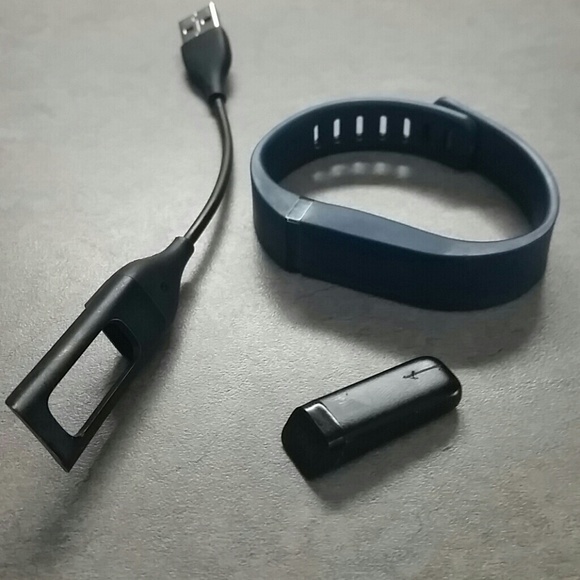 Fitbit Flex with charger and navy band (sm/med)