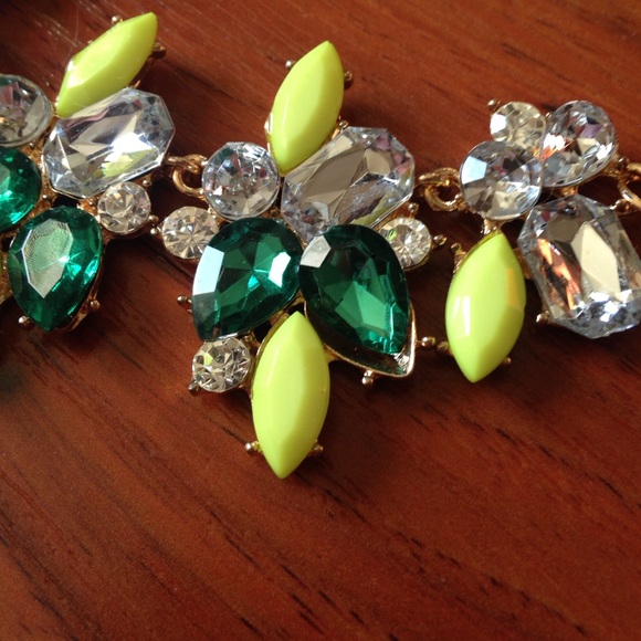 🚫Sold🚫| HP 2x!! | Green Statement Necklace - Picture 4 of 4