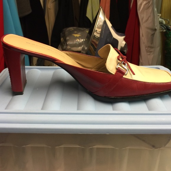 Size 8 - Picture 2 of 4