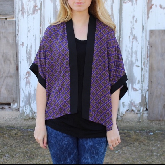 Unique Patterned Kimono - Picture 2 of 4