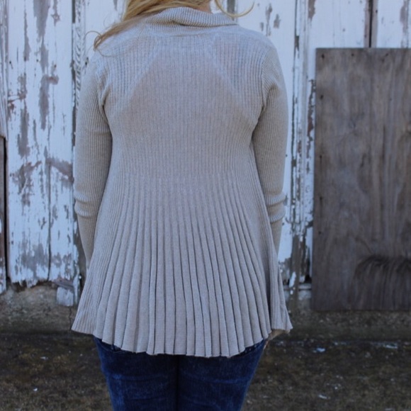 Tan/Grey Ruffle Cardigan - Picture 3 of 3