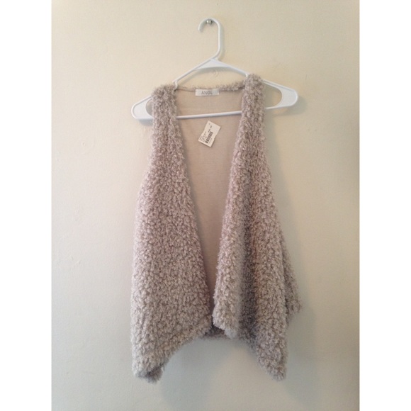 Soft open drape vest