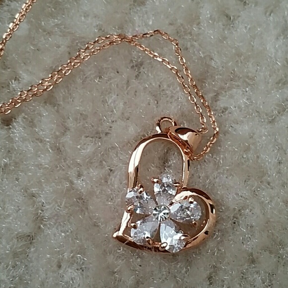 ๐LAST ONE๐Flower CZ heart necklace - Picture 2 of 4