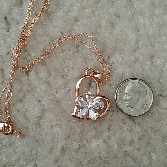๐LAST ONE๐Flower CZ heart necklace - Picture 4 of 4