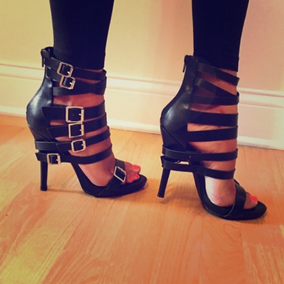 LOOKING FOR THESE SHOES/SIMILARS