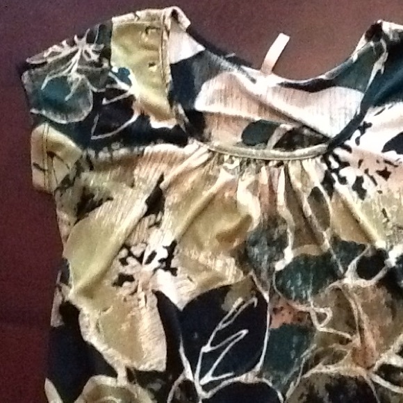 Green design short sleeve shirt