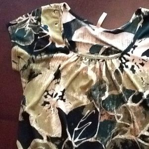 Green design short sleeve shirt