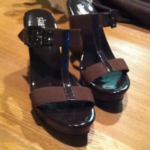 Charles David 4 inch wedge like new.!